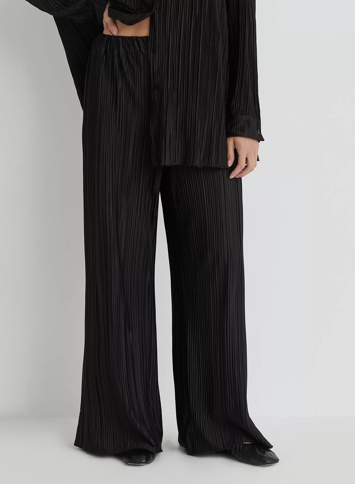 Black Plisse Trousers - Palais-4th & Reckless New