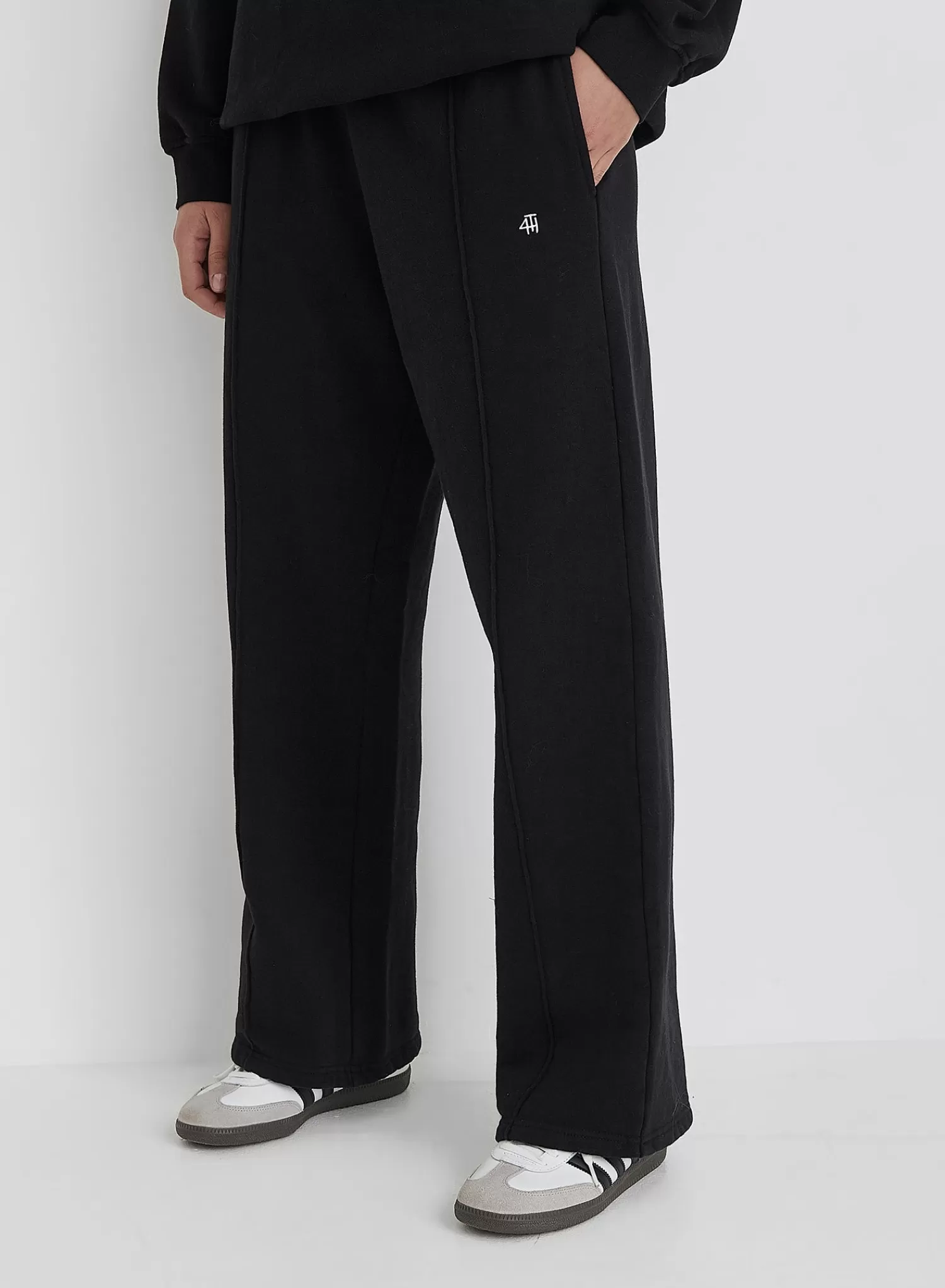 Black 4th Wide Leg Branded Joggers - Fergie-4th & Reckless Clearance